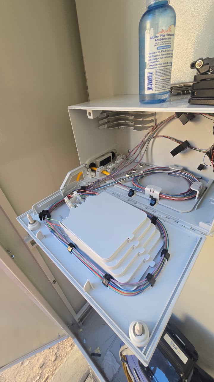 Caja de empalmes de fibra óptica